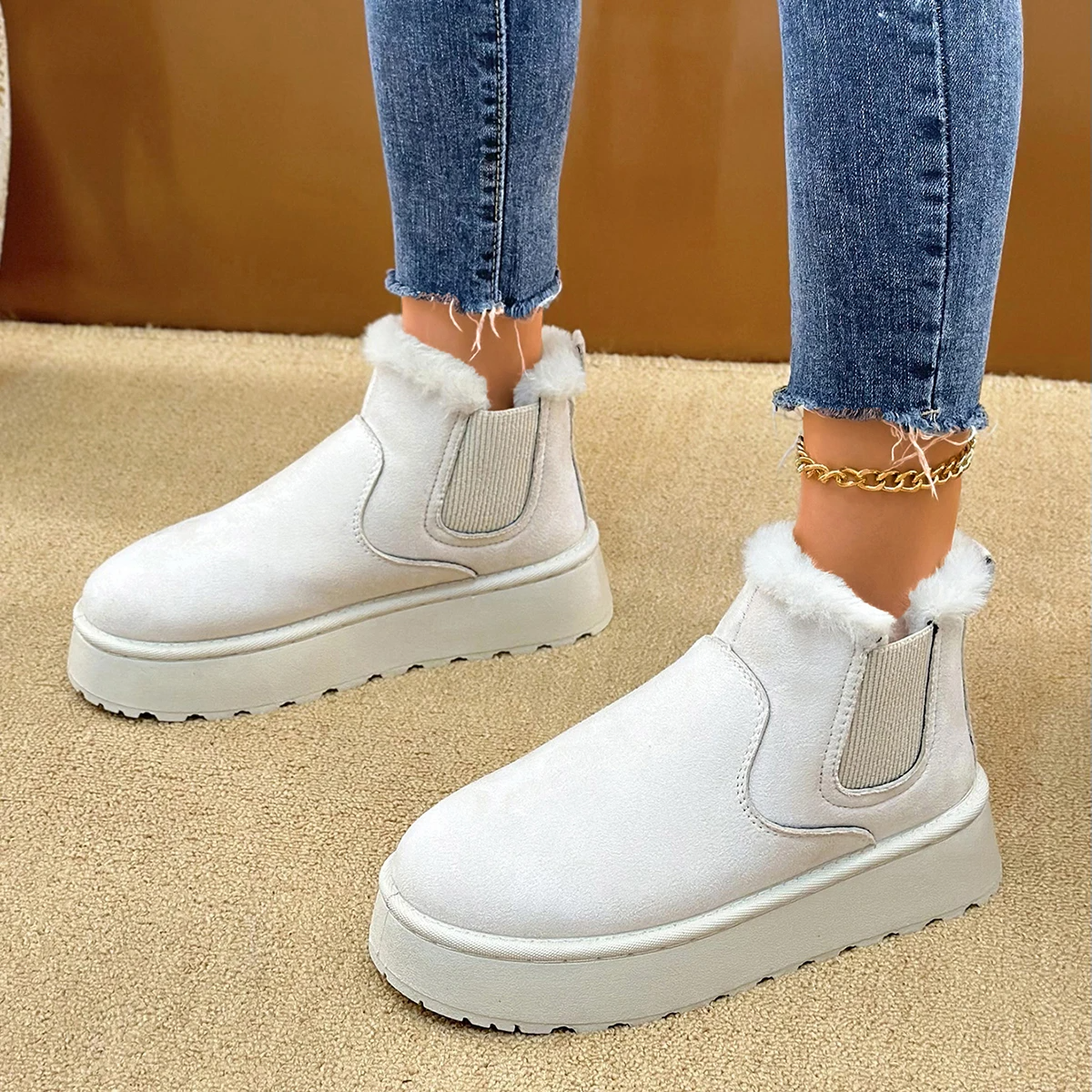 Rutschfeste Damen-Stiefelette mit dicker Sohle